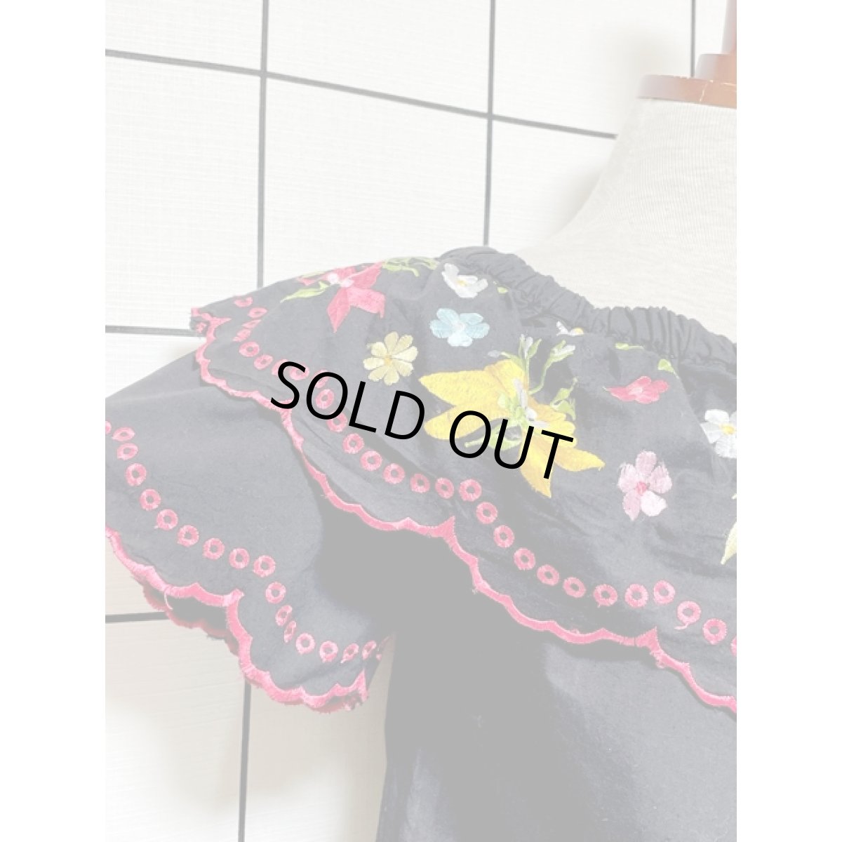 画像4: 刺繍 ティアード ブラック フォークロア レトロ ヨーロッパ古着 ヴィンテージ刺繍ブラウス【V8396】 (4)