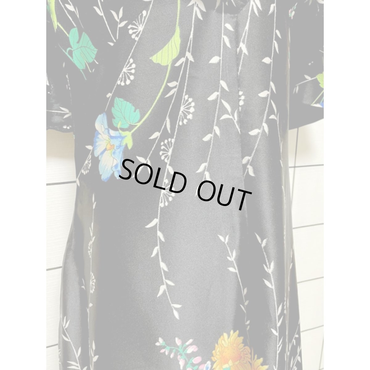 画像9: 70'sVintage レトロサイケ 花柄 360度魅力的 パーティースタイル 衣装にもおすすめ ブラック 黒 ヨーロッパ古着 ヴィンテージロングドレス【V8405】 (9)