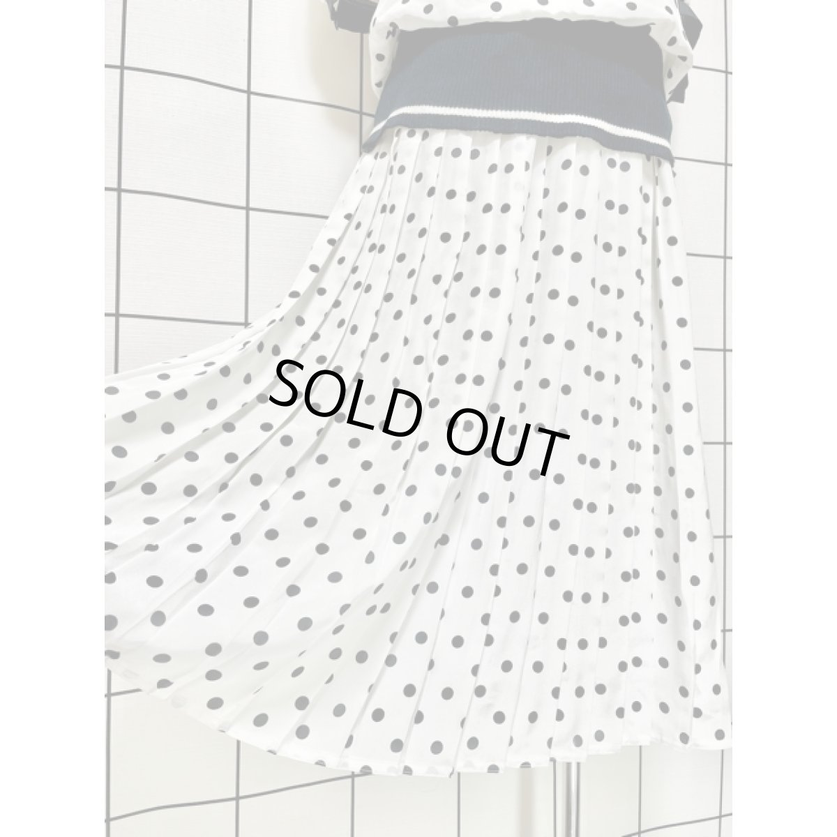 画像9: ドット プリーツ ホワイト ブラック モノクロ ウエストゴム レトロ USA古着 ヴィンテージワンピース【V8404】 (9)