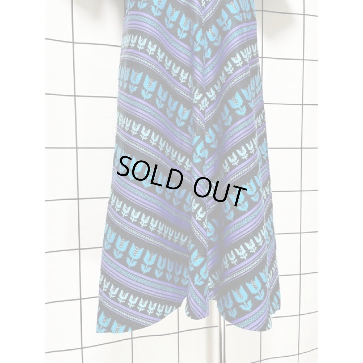 画像10: 70'sVintage レトロサイケ ラメ入り 花織り ブルーグラデーション ブラック パープル 半袖 ヨーロッパ古着 ヴィンテージワンピース (10)