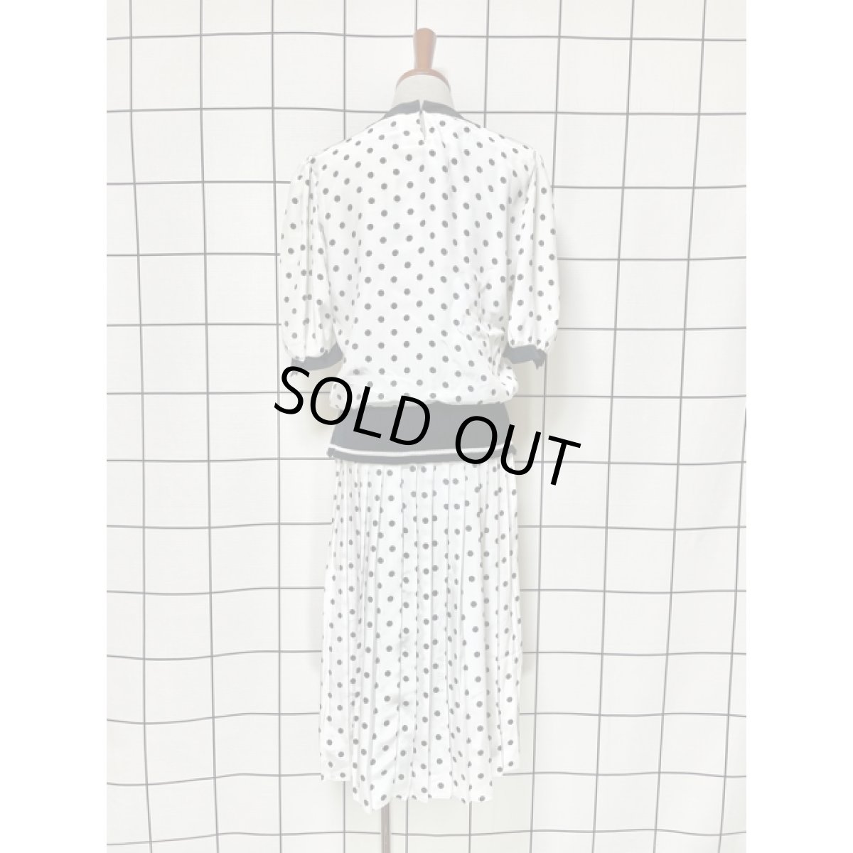 画像5: ドット プリーツ ホワイト ブラック モノクロ ウエストゴム レトロ USA古着 ヴィンテージワンピース【V8404】 (5)