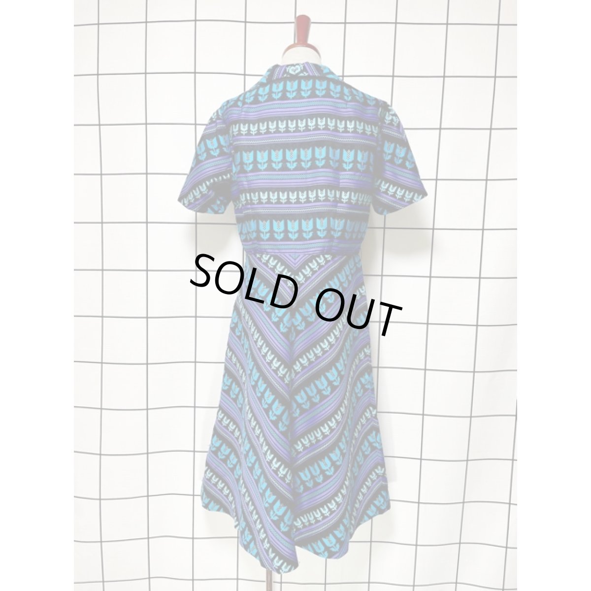 画像5: 70'sVintage レトロサイケ ラメ入り 花織り ブルーグラデーション ブラック パープル 半袖 ヨーロッパ古着 ヴィンテージワンピース (5)