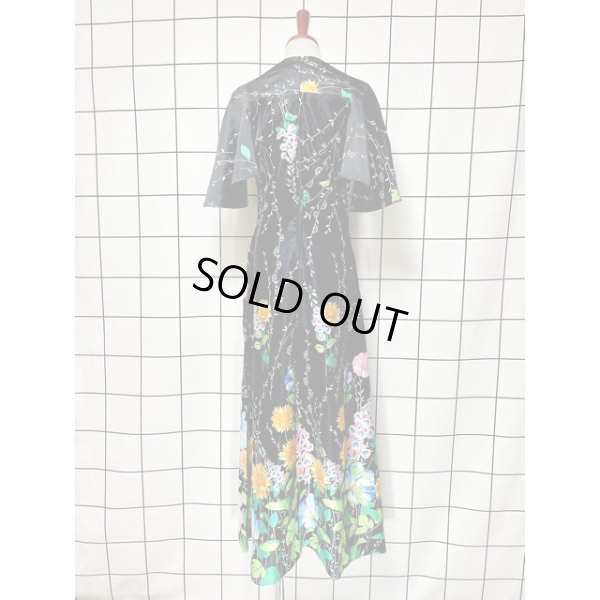 画像5: 70'sVintage レトロサイケ 花柄 360度魅力的 パーティースタイル 衣装にもおすすめ ブラック 黒 ヨーロッパ古着 ヴィンテージロングドレス【V8405】 (5)