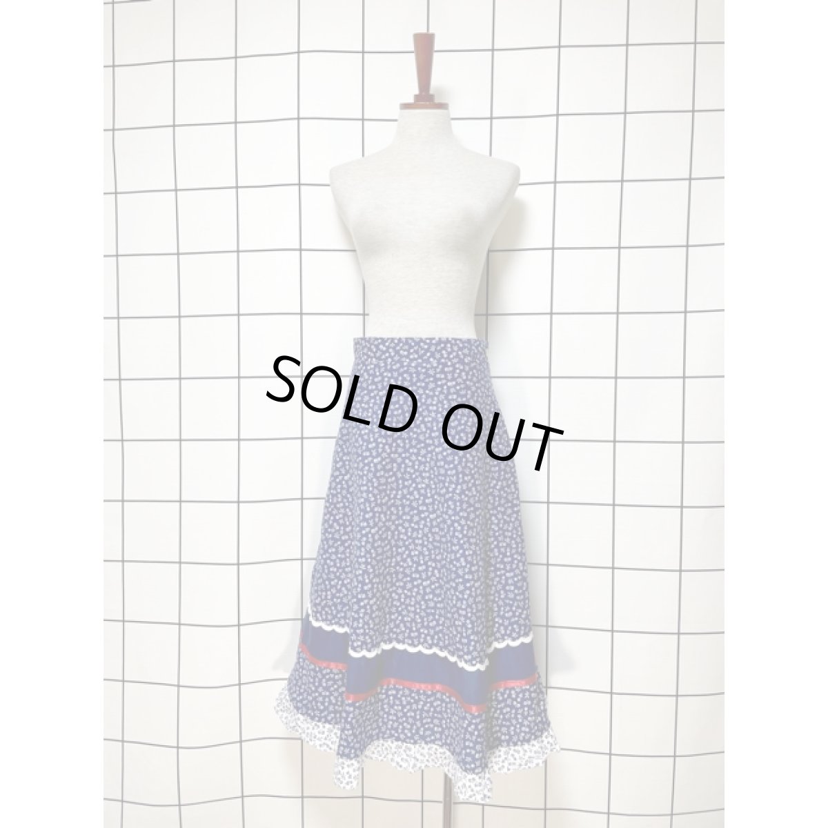 画像3: 西ドイツ製 リーフ柄 ネイビー ホワイト 切り替えし リボンテープ レトロ ヨーロッパ古着 ヴィンテージスカート【8428】 (3)