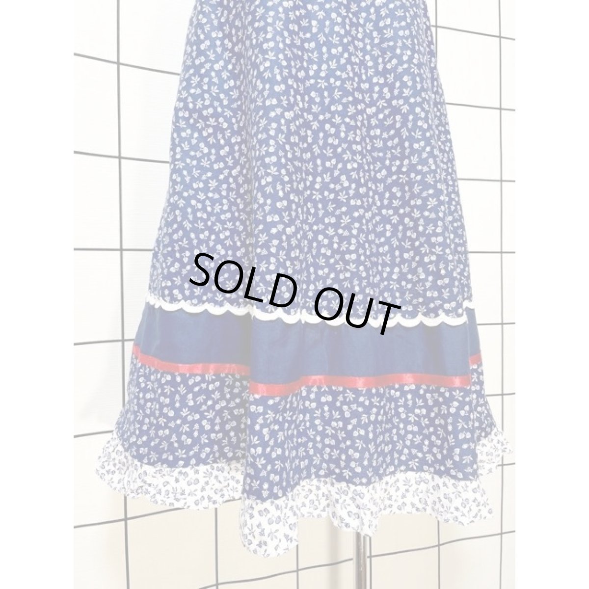 画像6: 西ドイツ製 リーフ柄 ネイビー ホワイト 切り替えし リボンテープ レトロ ヨーロッパ古着 ヴィンテージスカート【8428】 (6)