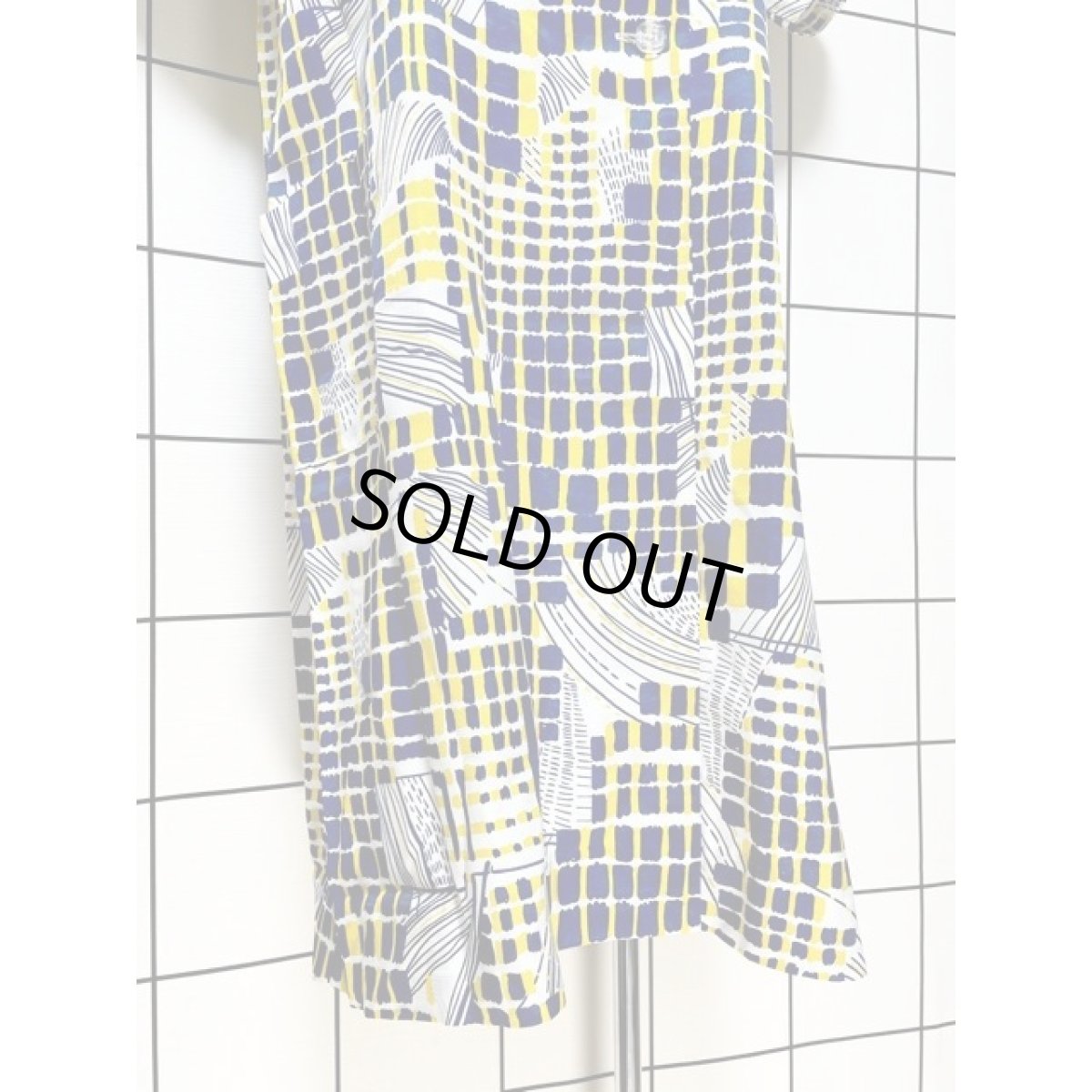 画像9: 70's アート柄 ネイビー イエロー ホワイト 半袖 昭和レトロ 国産古着 レトロワンピース (9)