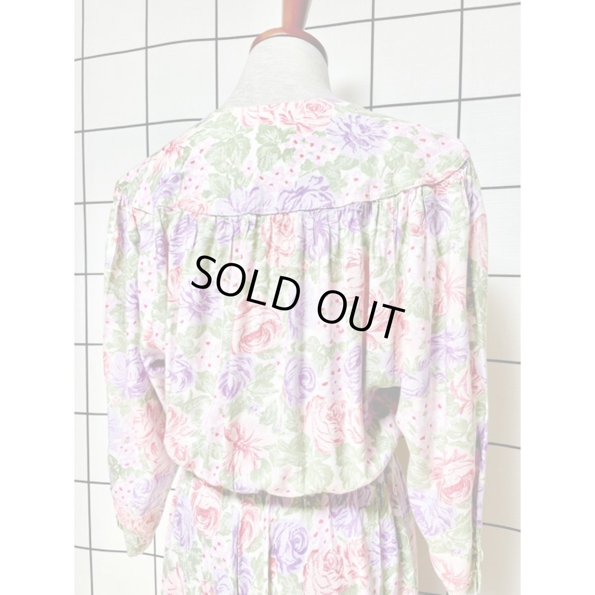 画像6: 総花柄 ノーカラー ウエストゴム ガーリー 長袖 レトロ USA古着 ヴィンテージワンピース (6)