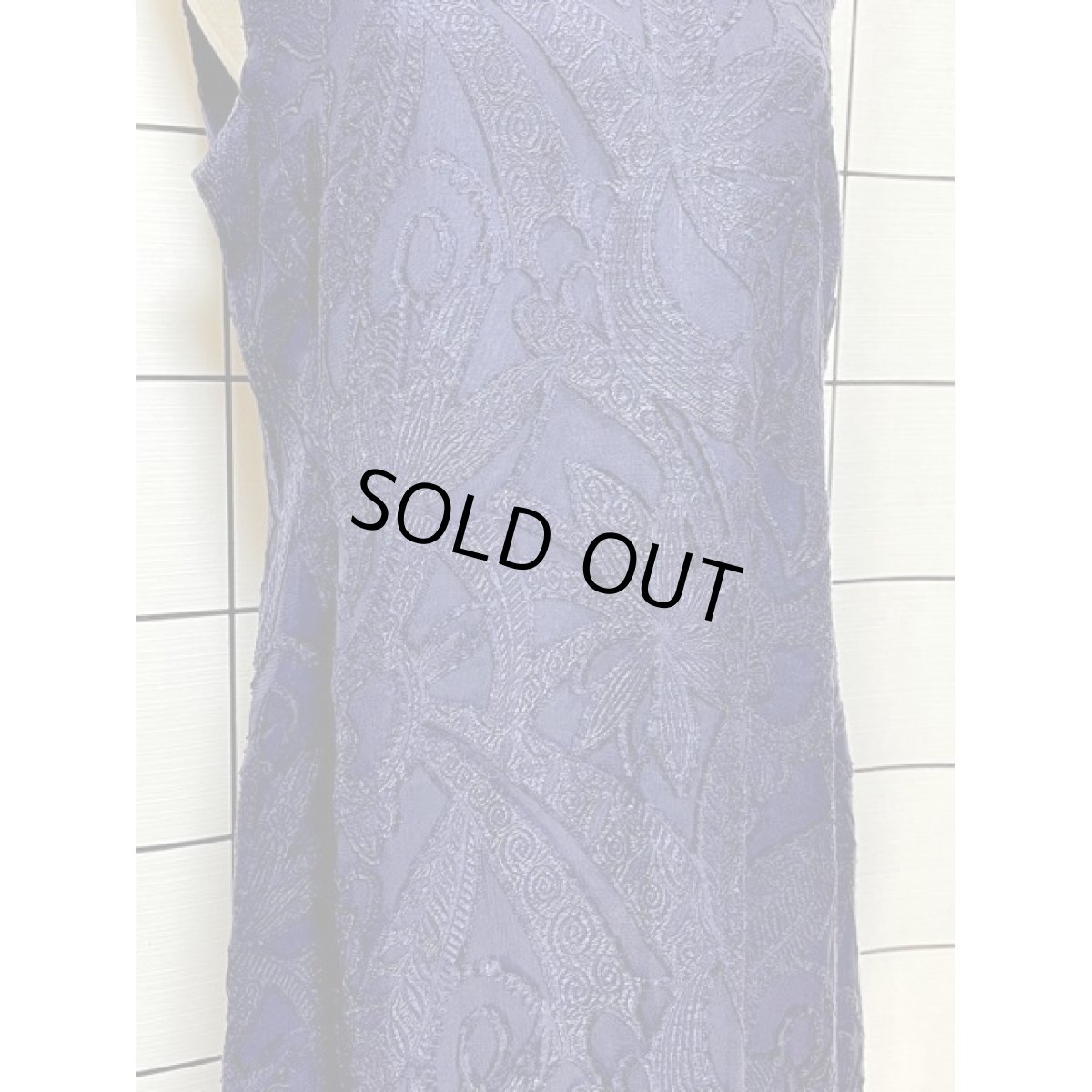 画像8: レトロワンピース 凹凸模様 ネイビー 70年代 ノースリーブ古着 (8)