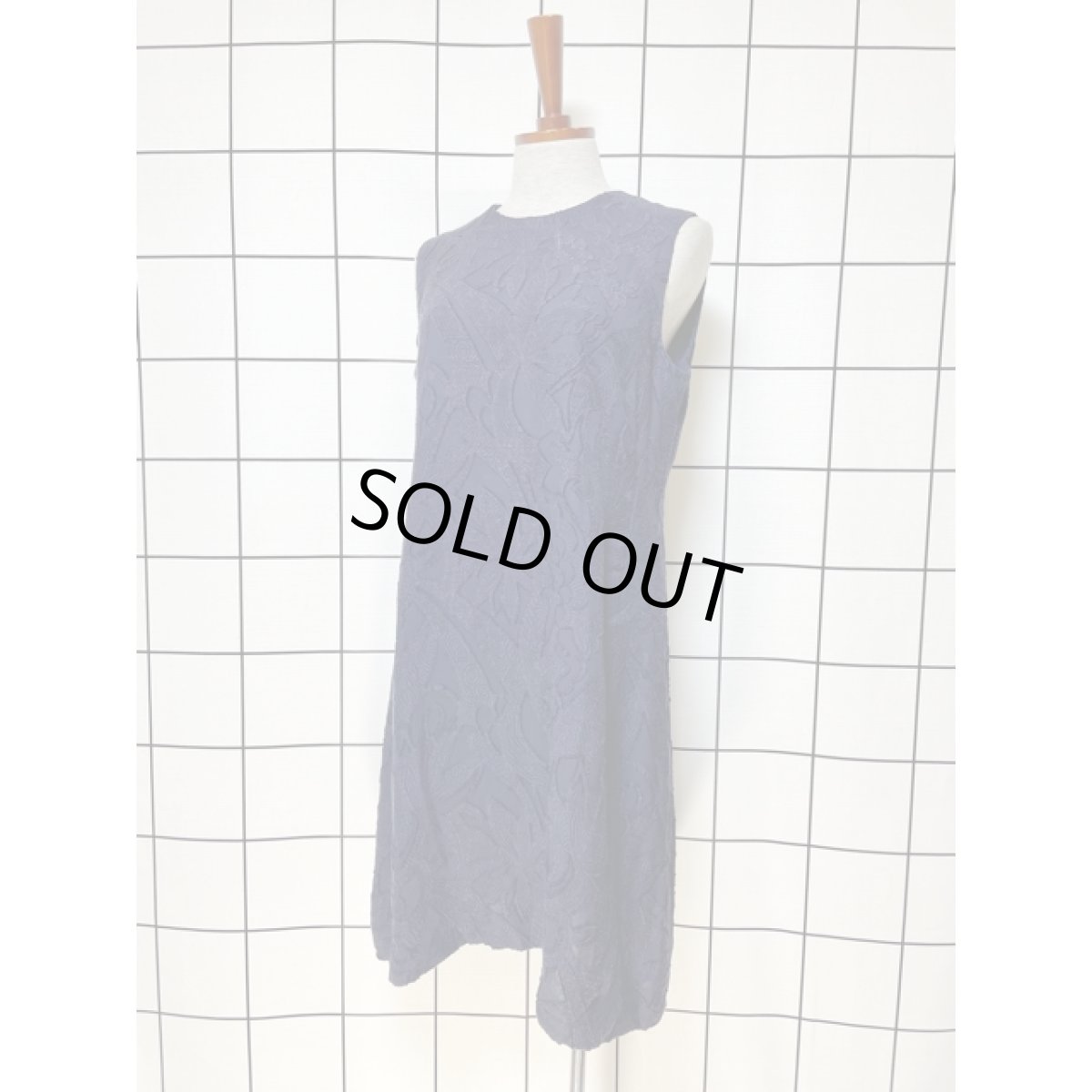 画像2: レトロワンピース 凹凸模様 ネイビー 70年代 ノースリーブ古着 (2)