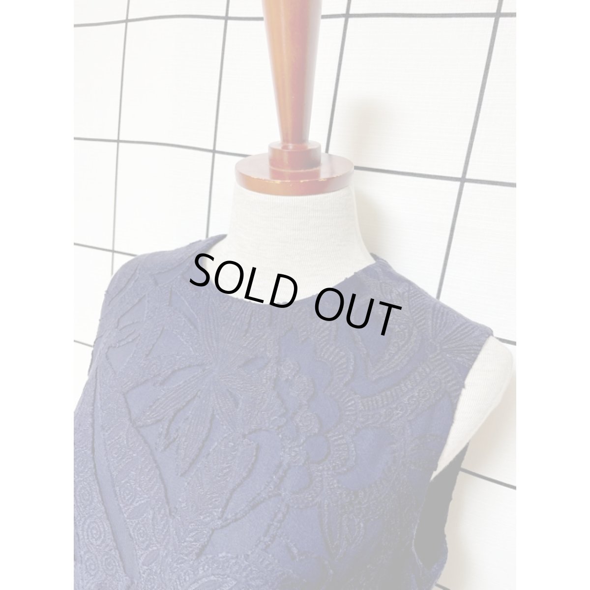 画像7: レトロワンピース 凹凸模様 ネイビー 70年代 ノースリーブ古着 (7)