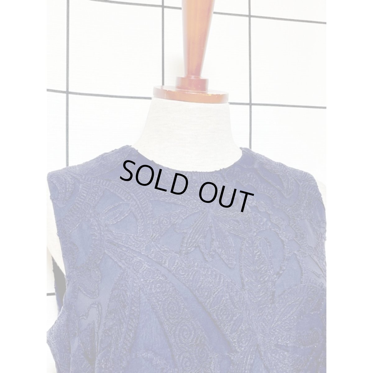 画像3: レトロワンピース 凹凸模様 ネイビー 70年代 ノースリーブ古着 (3)