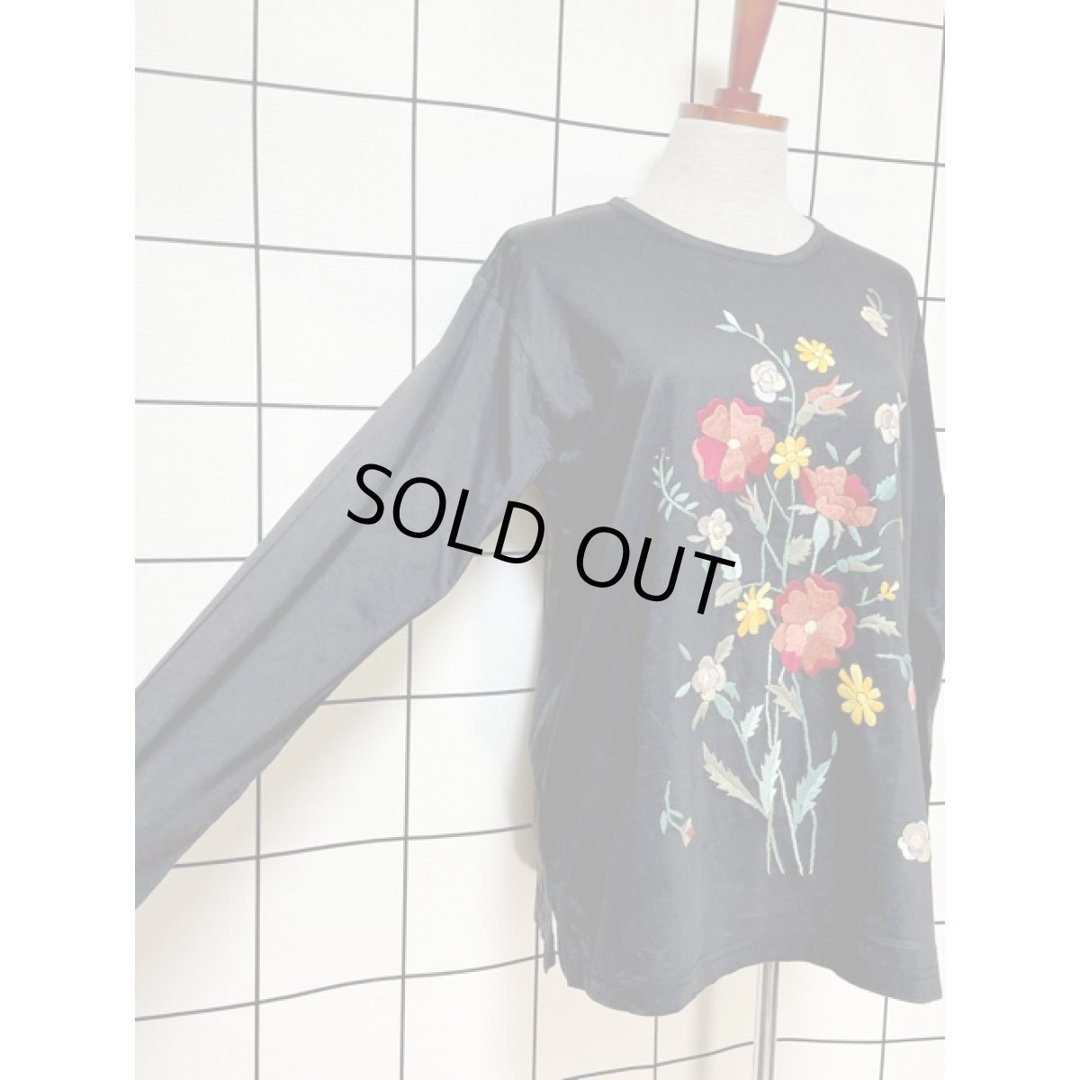 画像4: お花刺繍 ブラック プルオーバー 長袖 フォークロア レトロ 古着 ヴィンテージ刺繍ブラウス (4)