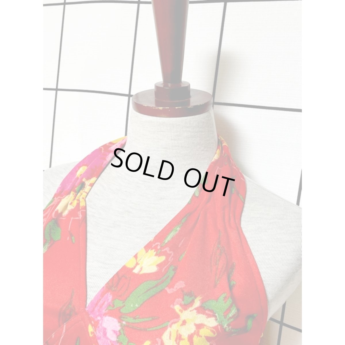 画像9: ホルターネック ワイドパンツデザイン アートフラワー柄 レッド レトロ ヨーロッパ古着 ヴィンテージオールインワン (9)