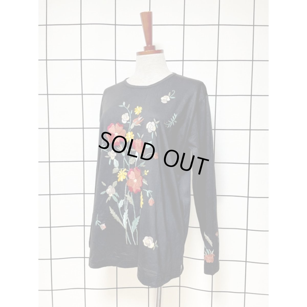 画像2: お花刺繍 ブラック プルオーバー 長袖 フォークロア レトロ 古着 ヴィンテージ刺繍ブラウス (2)