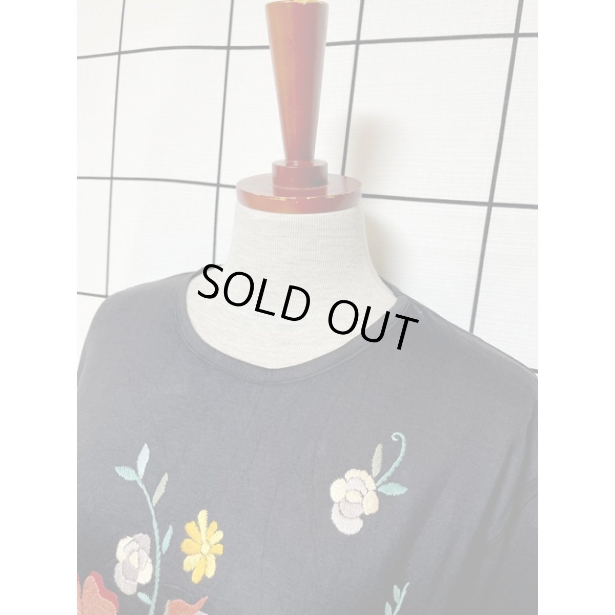 画像8: お花刺繍 ブラック プルオーバー 長袖 フォークロア レトロ 古着 ヴィンテージ刺繍ブラウス (8)