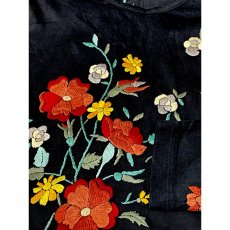 画像11: お花刺繍 ブラック プルオーバー 長袖 フォークロア レトロ 古着 ヴィンテージ刺繍ブラウス (11)