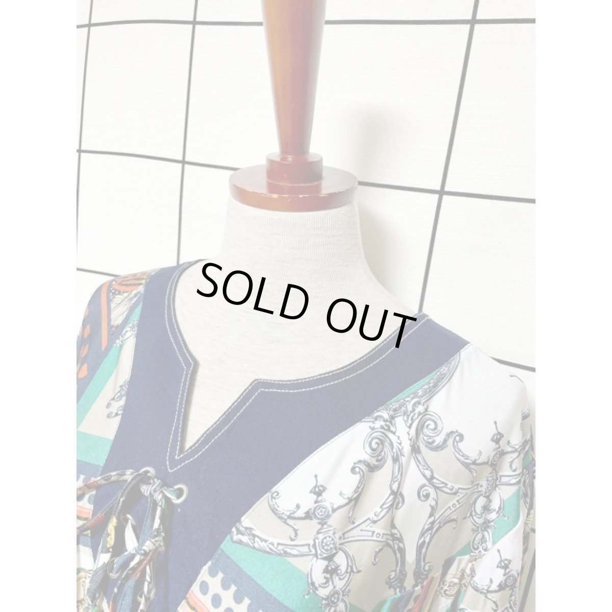 画像4: スペイン製 スカーフ柄 ドット フロントリボン プルオーバー ヨーロッパ古着 半袖 シャツ ヴィンテージブラウス (4)