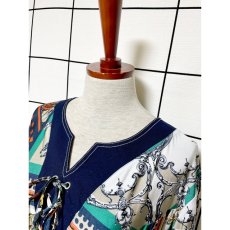 画像4: スペイン製 スカーフ柄 ドット フロントリボン プルオーバー ヨーロッパ古着 半袖 シャツ ヴィンテージブラウス (4)