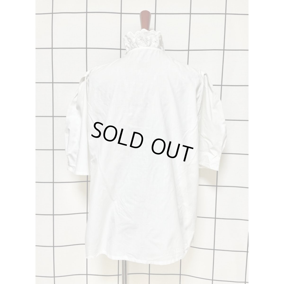 画像2: 刺繍入りレース ホワイト フリル襟 パフスリーブ クラシカル ディアンドル チロルブラウス ドイツ民族衣装 舞台 演奏会 フォークダンス オクトーバーフェスト (2)