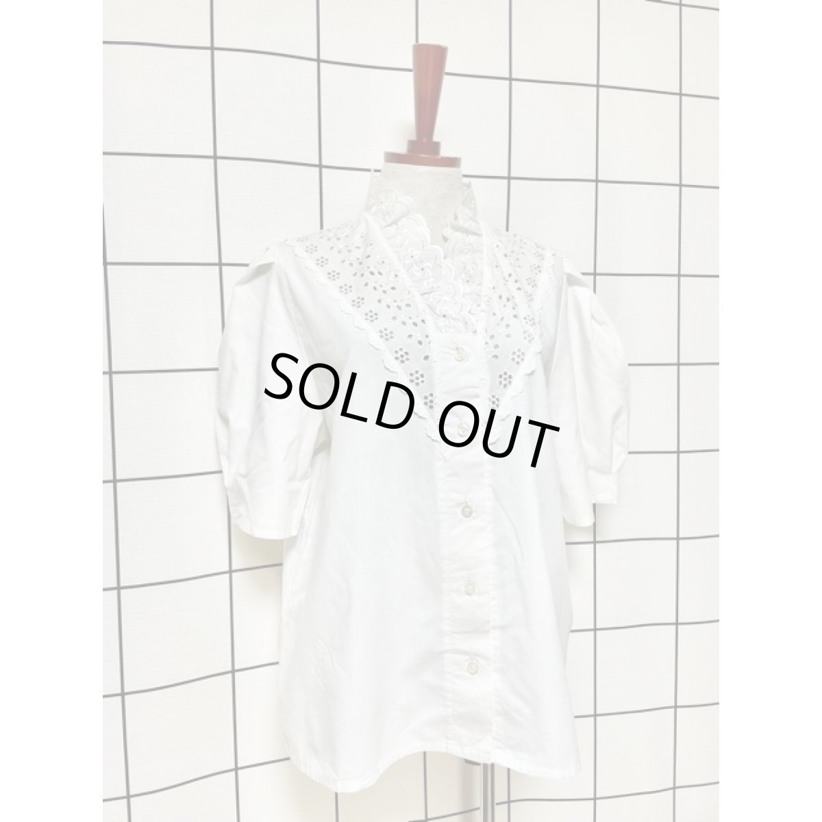 画像3: 刺繍入りレース ホワイト フリル襟 パフスリーブ クラシカル ディアンドル チロルブラウス ドイツ民族衣装 舞台 演奏会 フォークダンス オクトーバーフェスト (3)