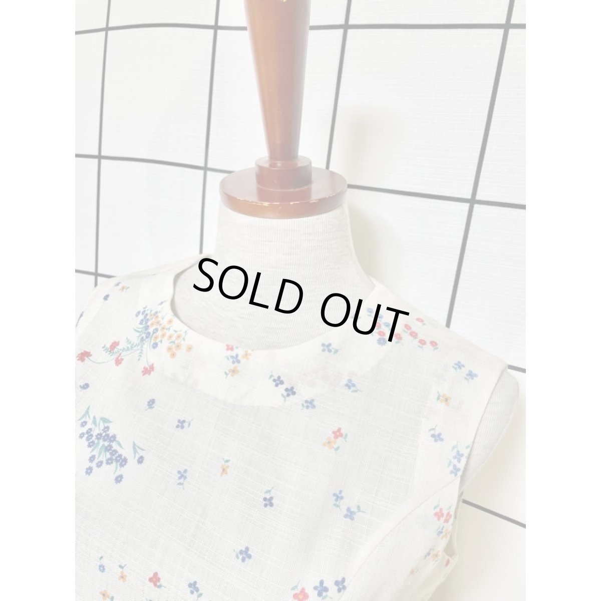 画像4: レトロワンピース 小花柄 70年代 オフホワイト ノースリーブ 古着 (4)