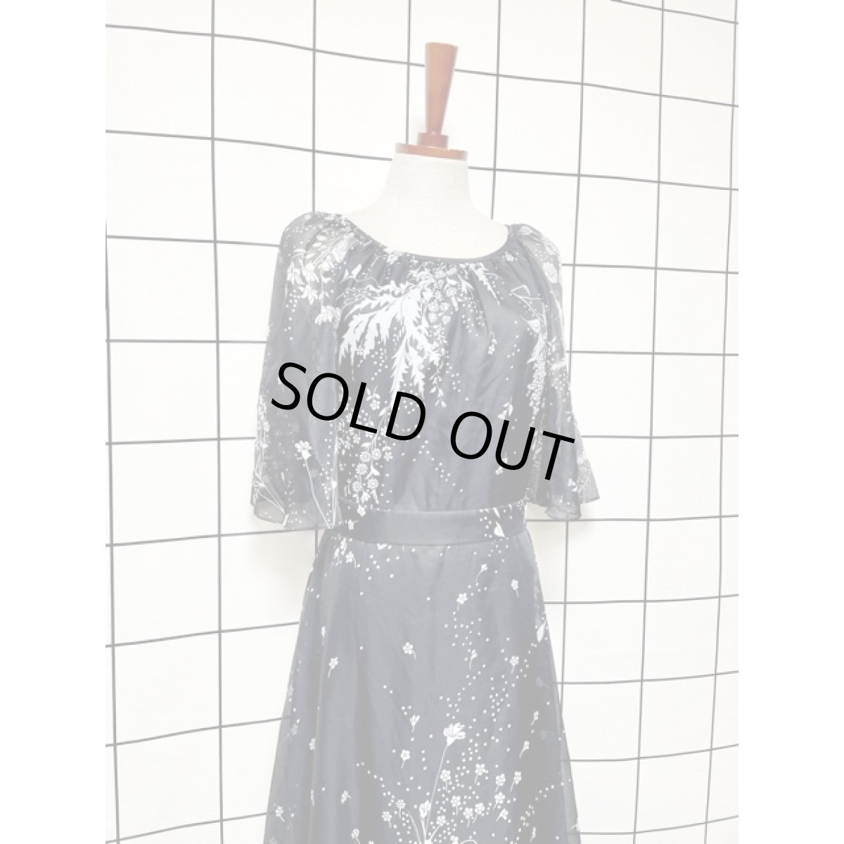 画像4: ヨーロッパ古着 パーティーや結婚式にもおすすめ 花柄 ドット 70's ウエストマーク レトロ ヴィンテージロングドレス ブラック グレー【V8577】 (4)