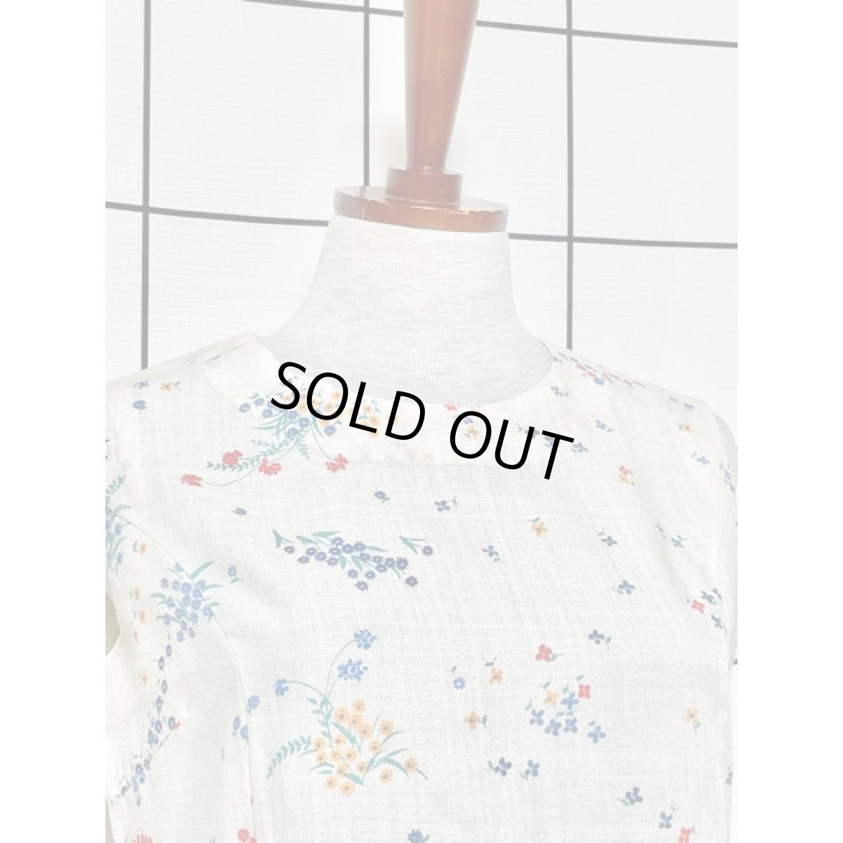 画像5: レトロワンピース 小花柄 70年代 オフホワイト ノースリーブ 古着 (5)