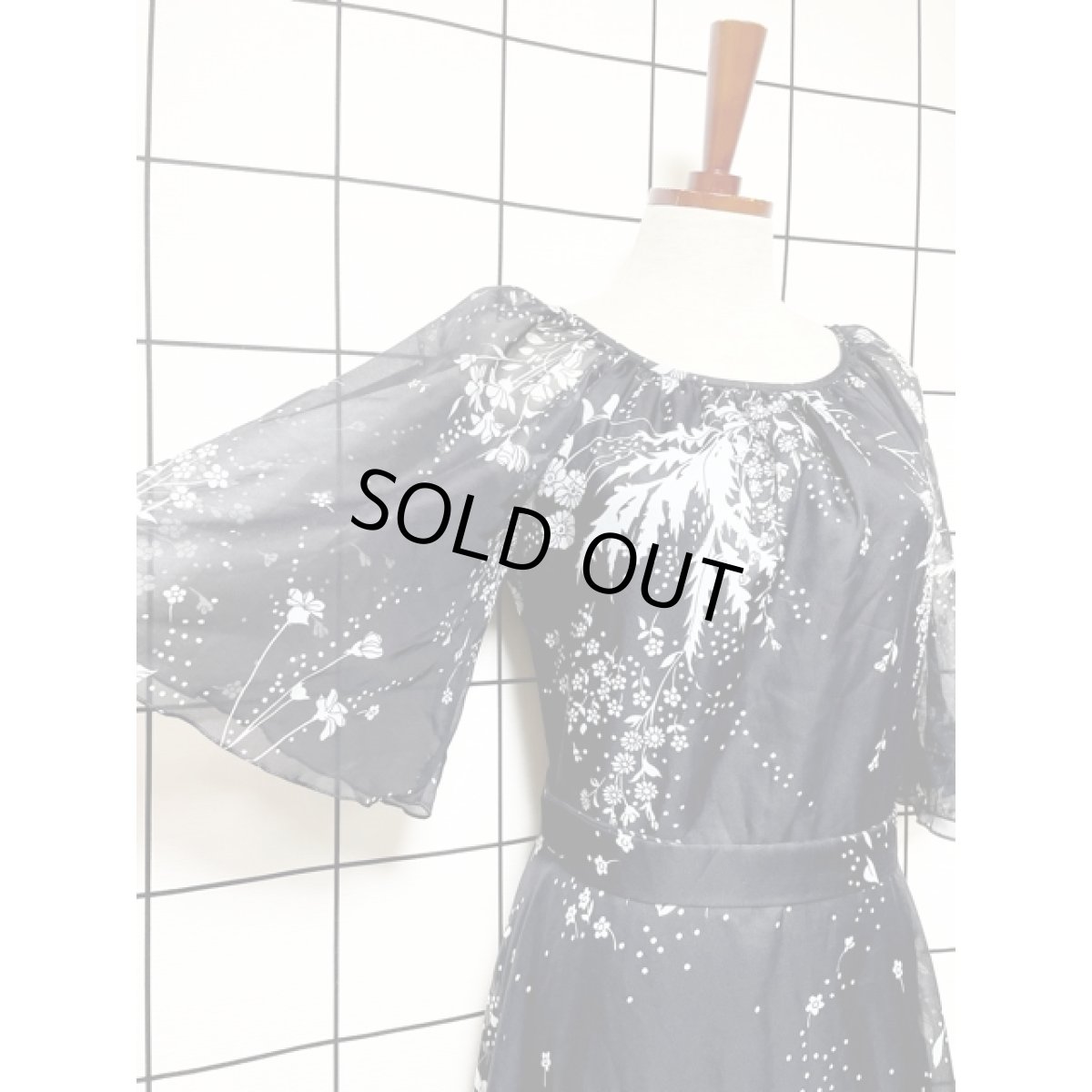 画像7: ヨーロッパ古着 パーティーや結婚式にもおすすめ 花柄 ドット 70's ウエストマーク レトロ ヴィンテージロングドレス ブラック グレー【V8577】 (7)