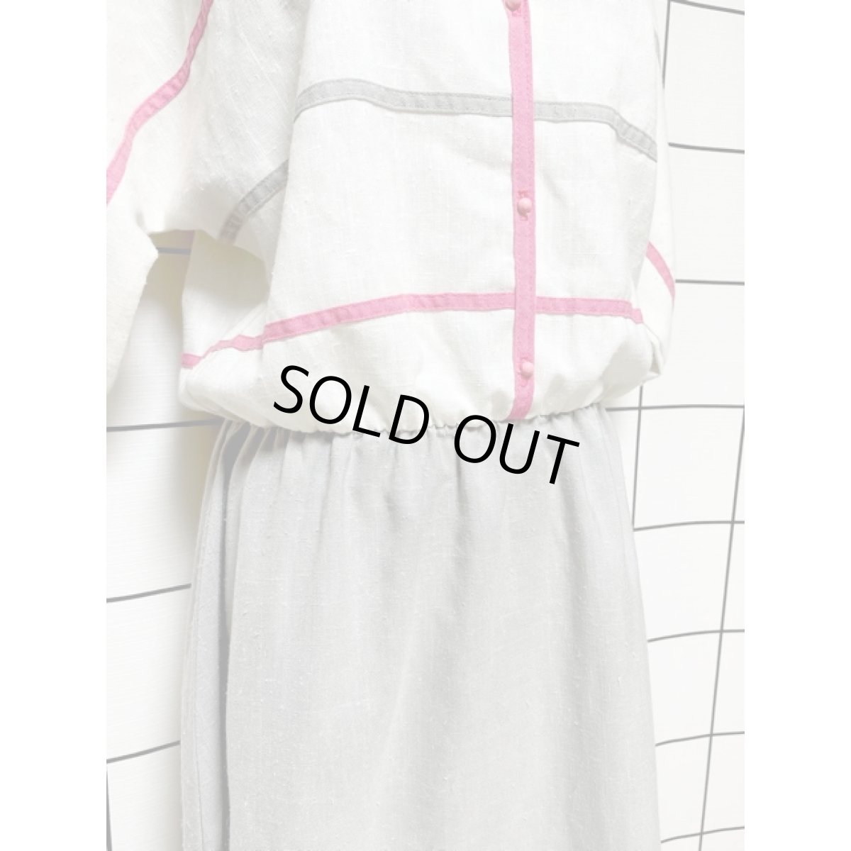 画像7: アメリカ古着 ウエストゴム 半袖 レトロ ヴィンテージワンピース ホワイト ピンク グレー【V8588】 (7)