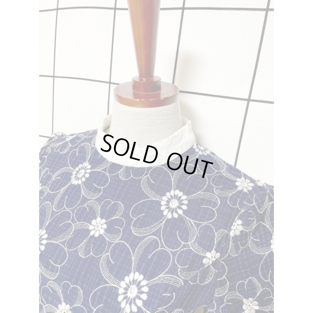 画像4: お花刺繍 70年代 半袖 昭和レトロ 国産古着 レトロワンピース ネイビー (4)