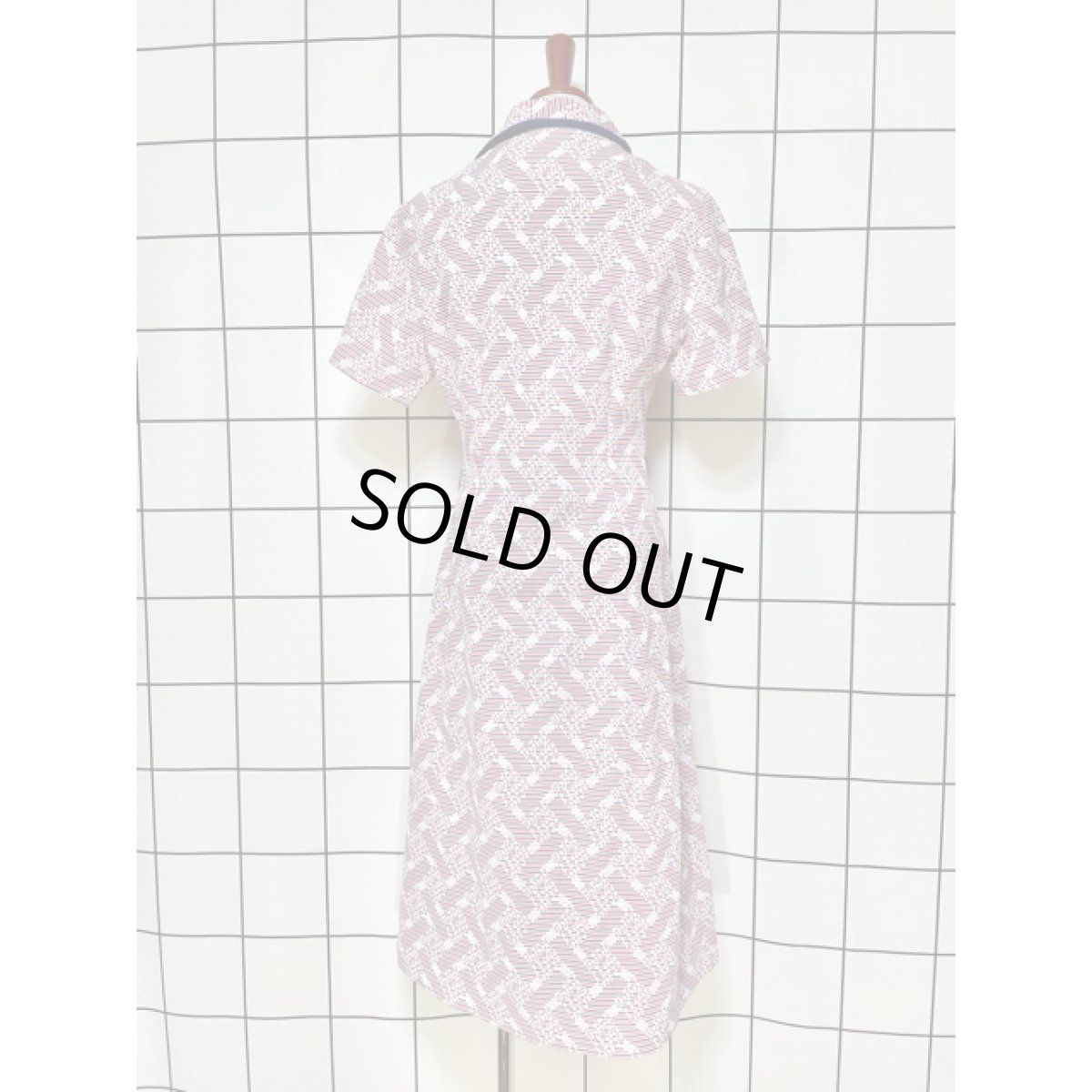 画像2: ヨーロッパ古着 70'sVintage トリコロールカラー 綺麗なシルエット 半袖 レトロ ヴィンテージワンピース ホワイト ネイビー レッド【V8614】 (2)