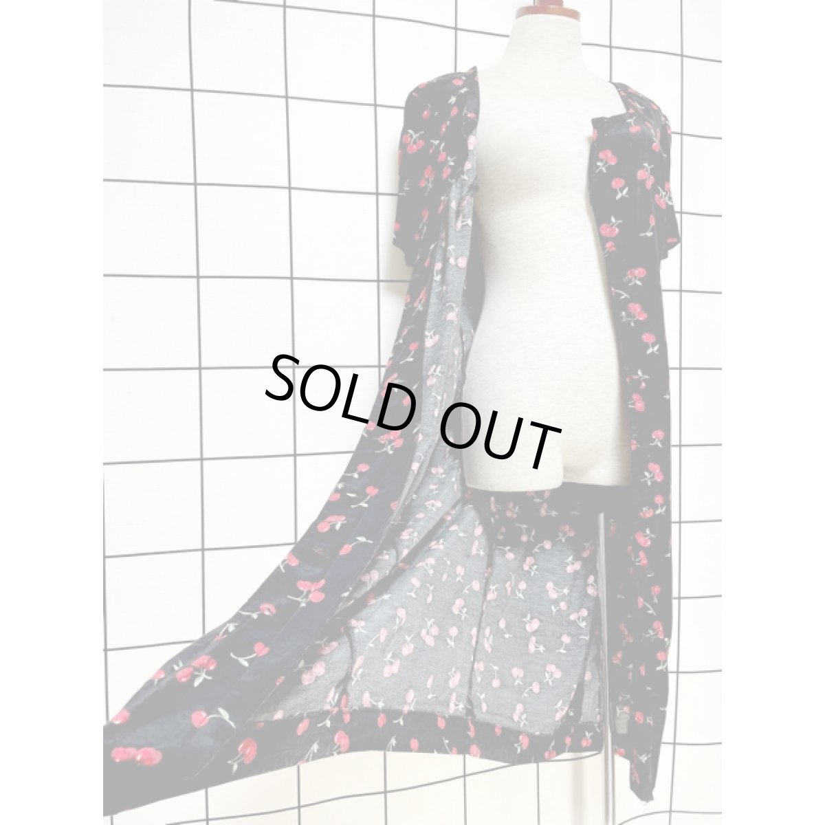 画像10: アメリカ古着 可愛らしいチェリー柄  前開き バックリボン 半袖 レトロ ヴィンテージシャツワンピース ブラック レッド【8621】 (10)