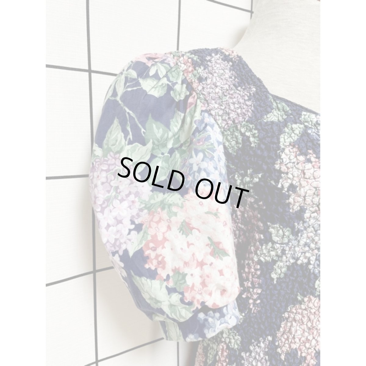 画像8: アメリカ古着 ポップコーンデザイン アンティークフラワー柄 ビッグリボン パフスリーブ レトロ ヴィンテージドレス ネイビー【V8632】 (8)