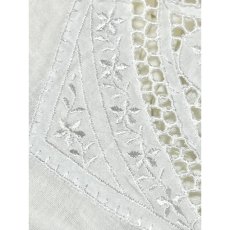 画像12: 花刺繍 パフスリーブ チロルブラウス ホワイト ドイツ民族衣装【8642】 (12)