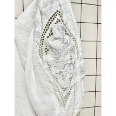 画像4: 花刺繍 パフスリーブ チロルブラウス ホワイト ドイツ民族衣装【8642】 (4)