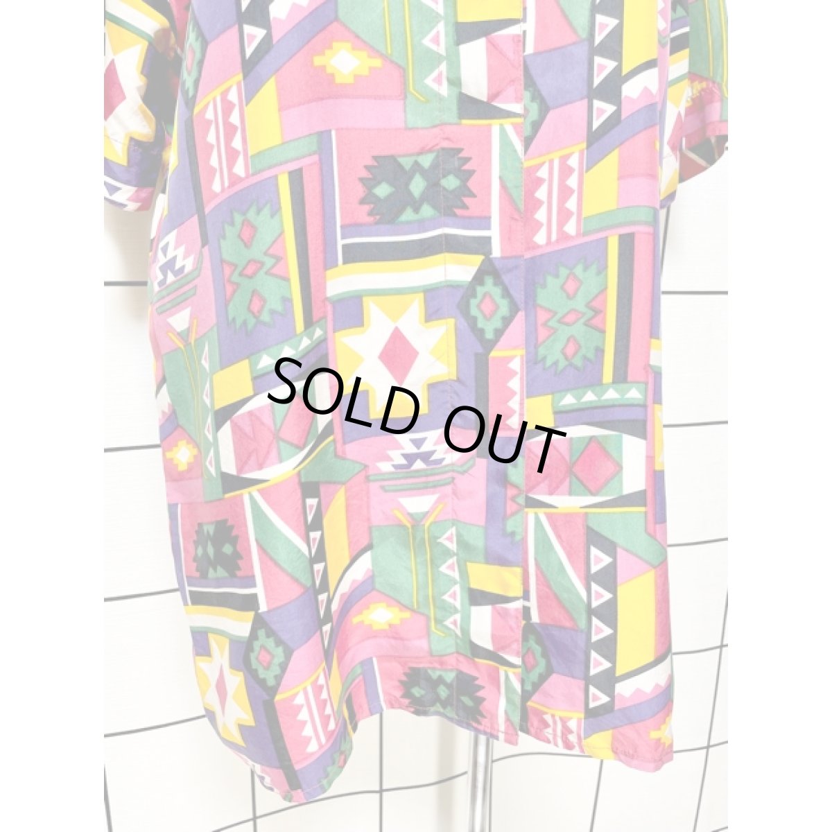 画像8: ヨーロッパ古着 幾何学柄 レトロサイケ 半袖 シャツ ヴィンテージブラウス (8)