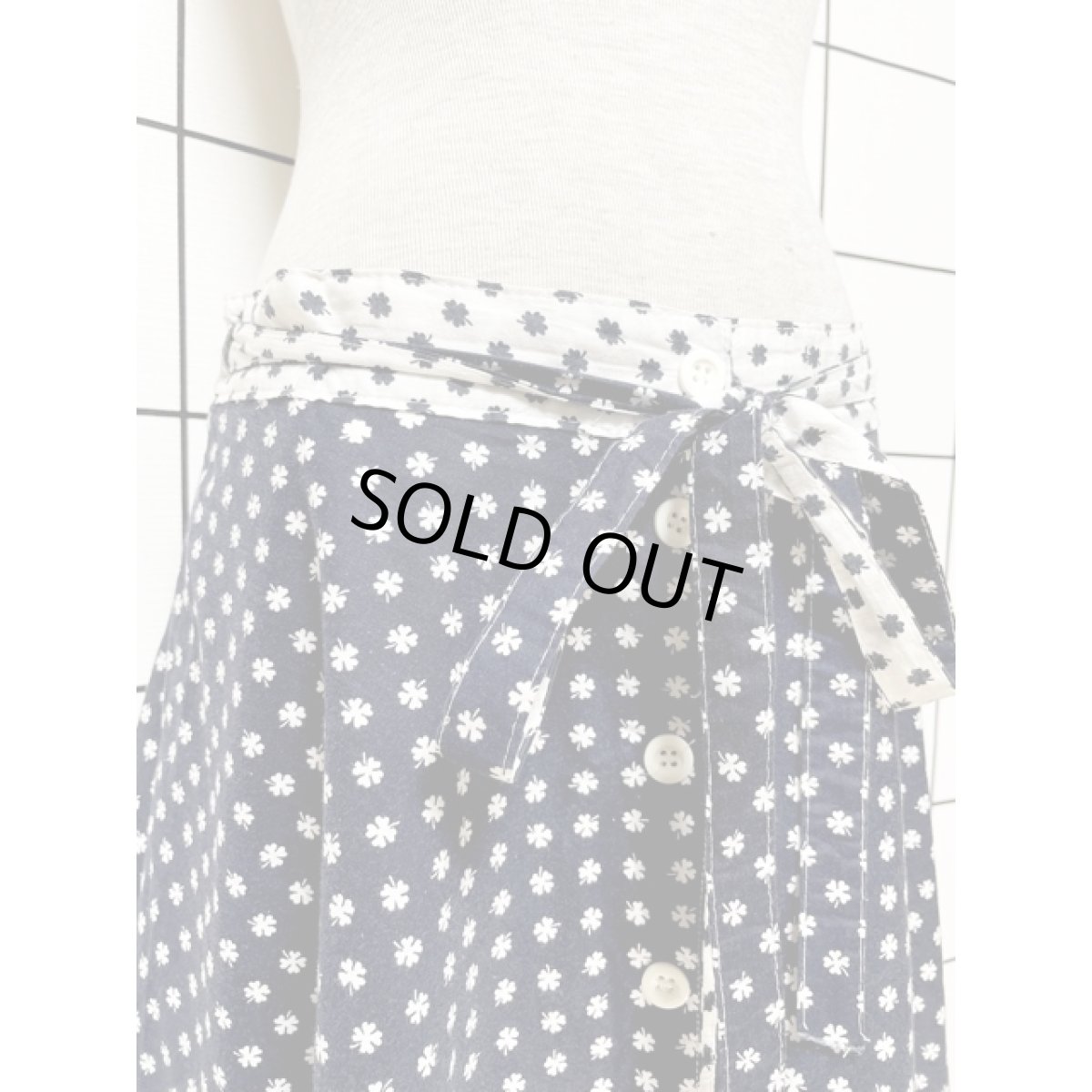 画像4: ヨーロッパ古着 四葉のクローバー めずらしいリバーシブルデザイン レトロガーリー ヴィンテージスカート【V8686】 (4)