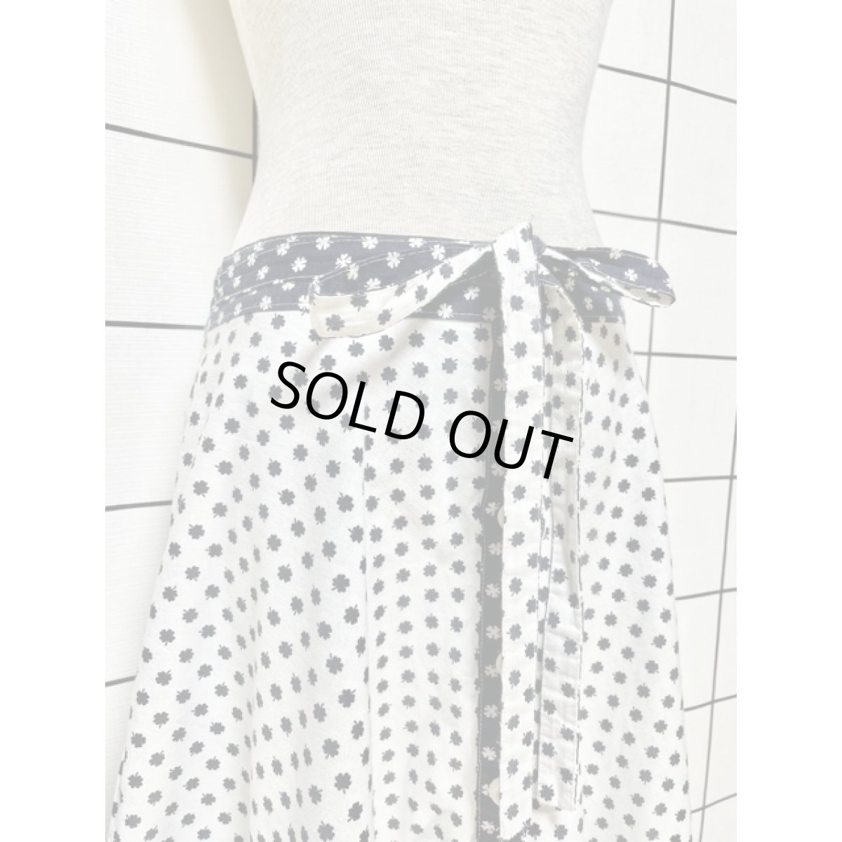 画像10: ヨーロッパ古着 四葉のクローバー めずらしいリバーシブルデザイン レトロガーリー ヴィンテージスカート【V8686】 (10)