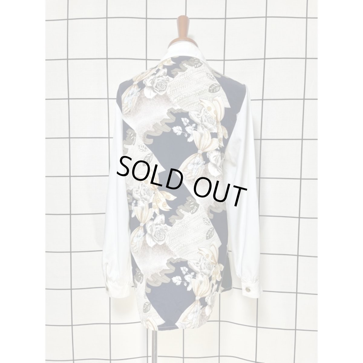 画像2: ヨーロッパ古着 90's レイヤード風 重ね着風 リボン柄 花柄 レトロ 長袖 シャツ ヴィンテージブラウス (2)