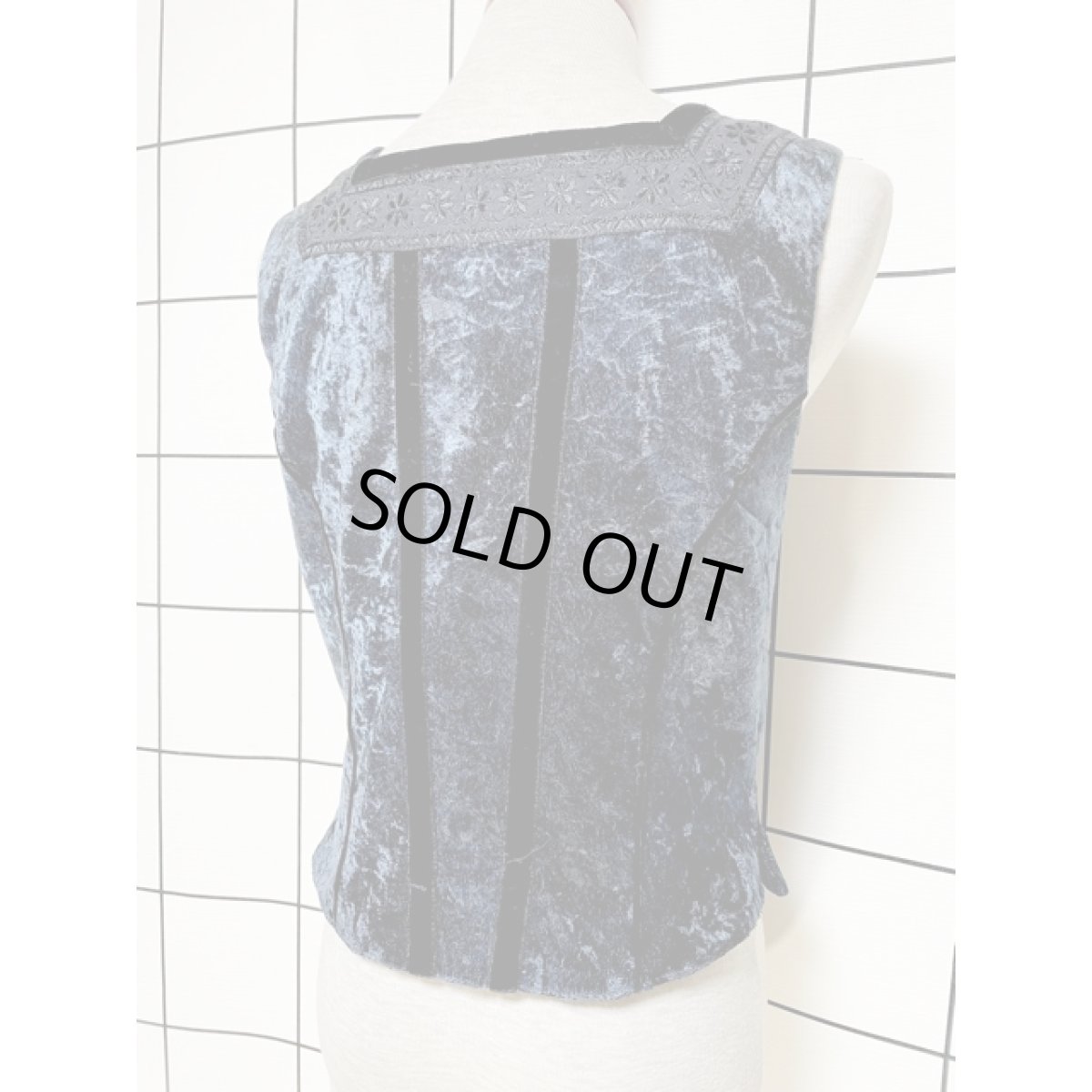 画像4: お花刺繍 ベルベット ディアンドル チロルベスト ドイツ民族衣装 オクトーバーフェスト【V8713】 (4)