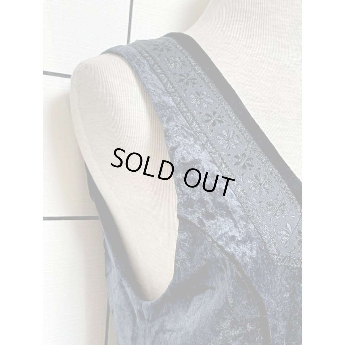 画像8: お花刺繍 ベルベット ディアンドル チロルベスト ドイツ民族衣装 オクトーバーフェスト【V8713】 (8)