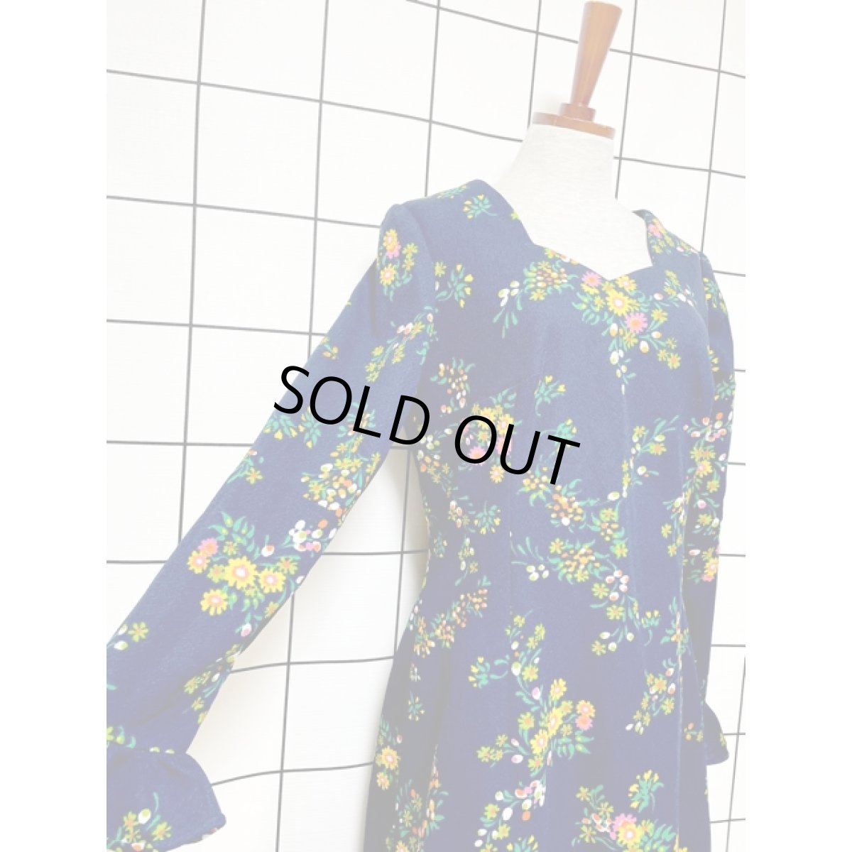 画像7: ヨーロッパ古着 ドレス ヴィンテージ 70's 花柄 袖先フリル レトロ 長袖 ネイビー (7)