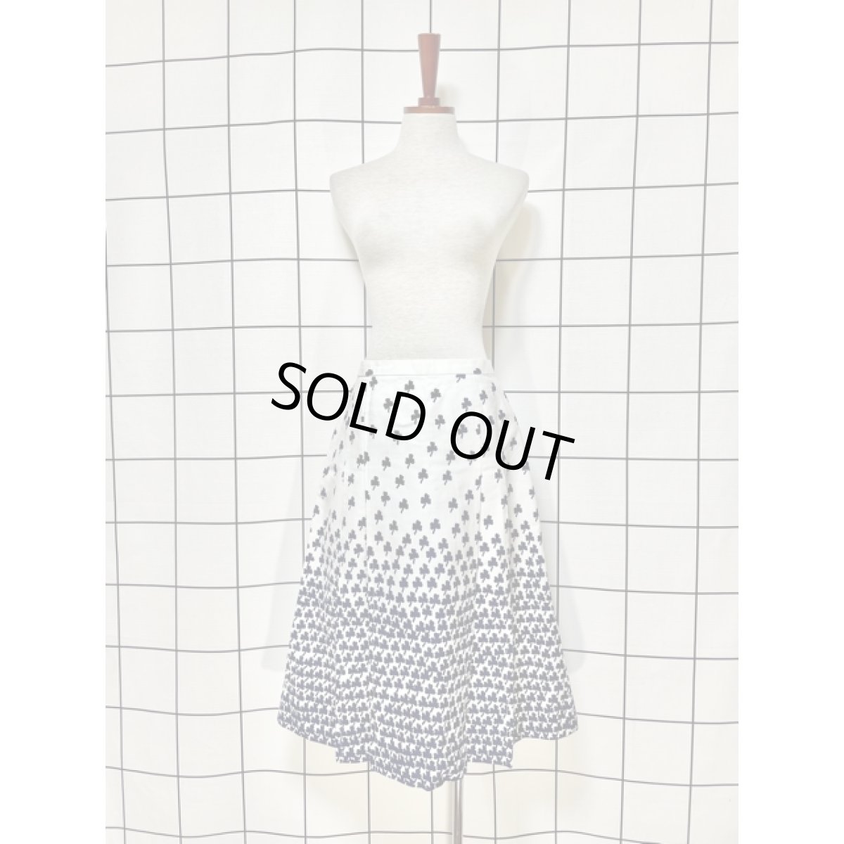 画像2: 三つ葉のクローバー柄がめずらしーい シルエットが綺麗なヴィンテージレトロスカート (2)