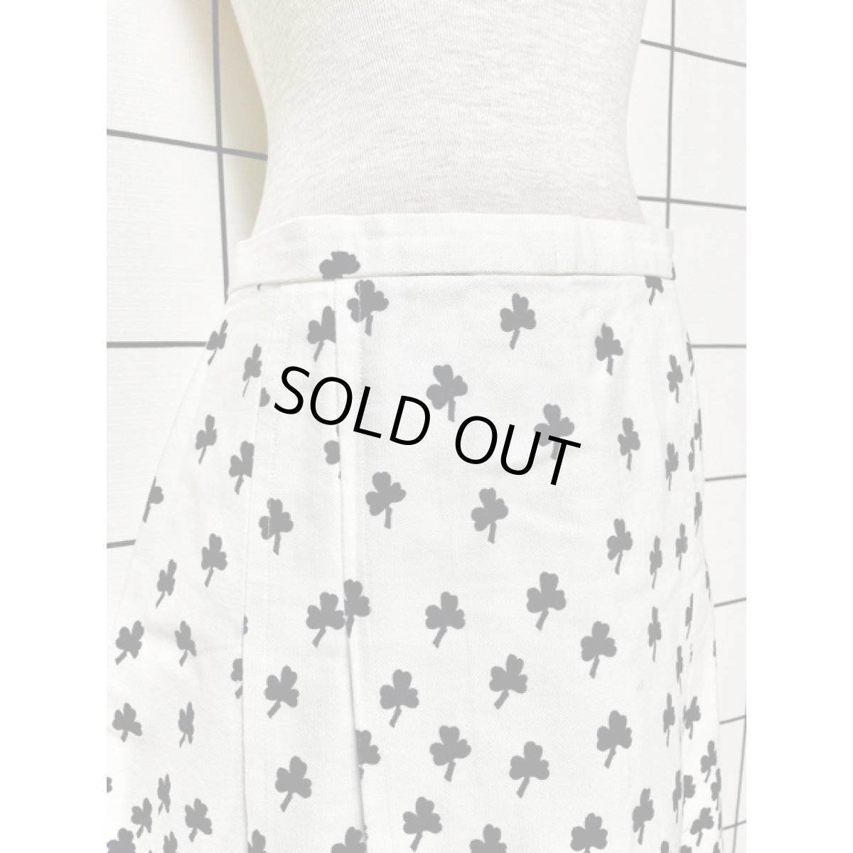 画像4: 三つ葉のクローバー柄がめずらしーい シルエットが綺麗なヴィンテージレトロスカート (4)