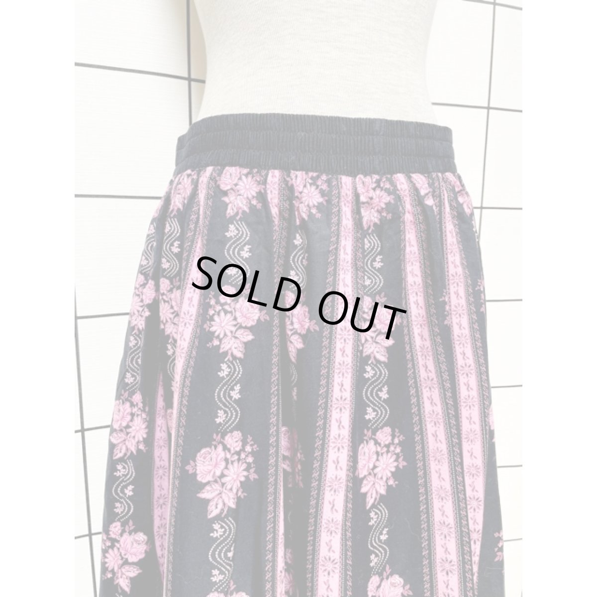 画像4: ドイツ製 花柄 ブラック ピンク レース ウエストゴム ディアンドル チロルスカート ドイツ民族衣装 舞台 演劇 演奏会 フォークダンス オクトーバーフェスト (4)