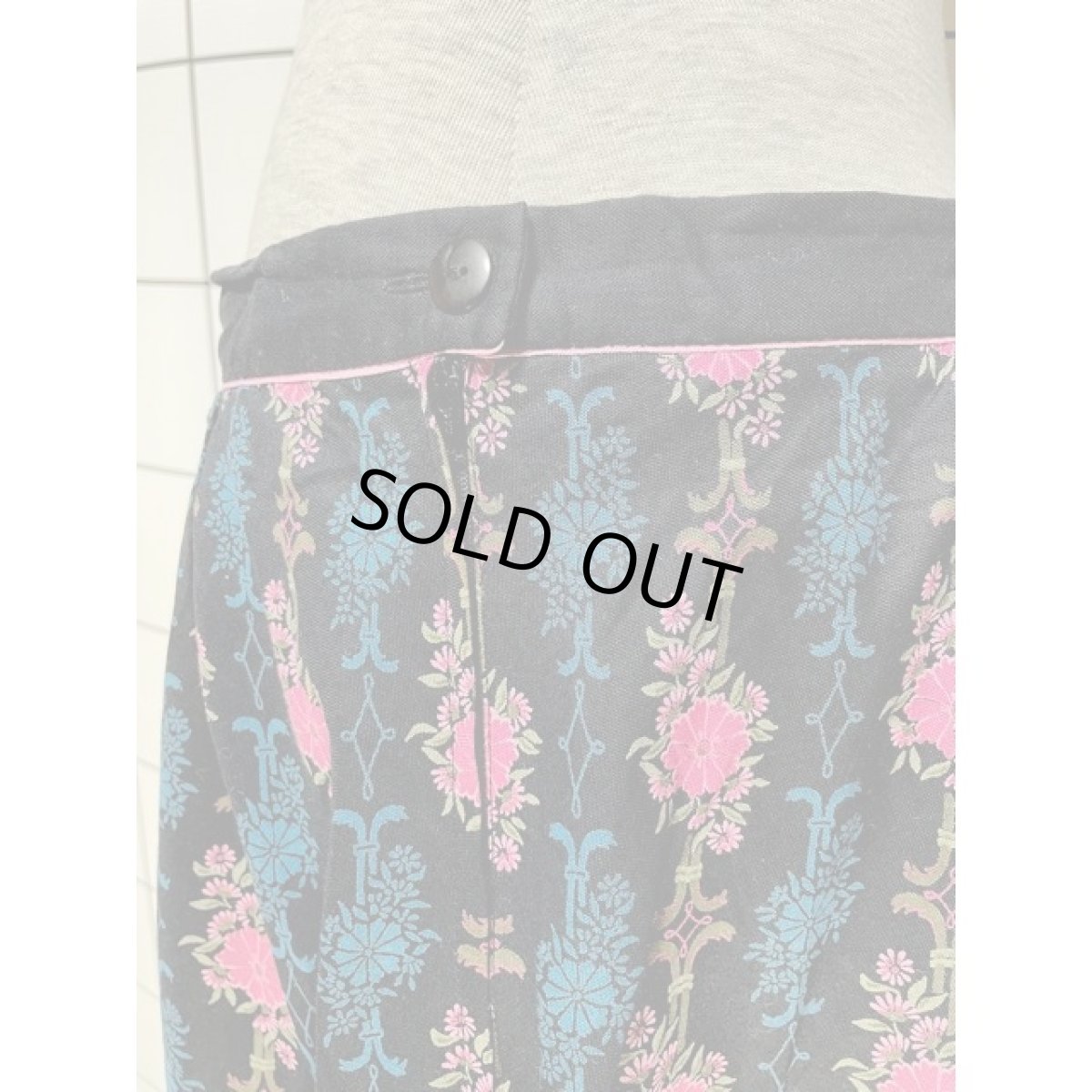 画像7: オーストリア製 花柄 ブラック ディアンドル チロルスカート ドイツ民族衣装 舞台 演劇 演奏会 フォークダンス オクトーバーフェスト (7)