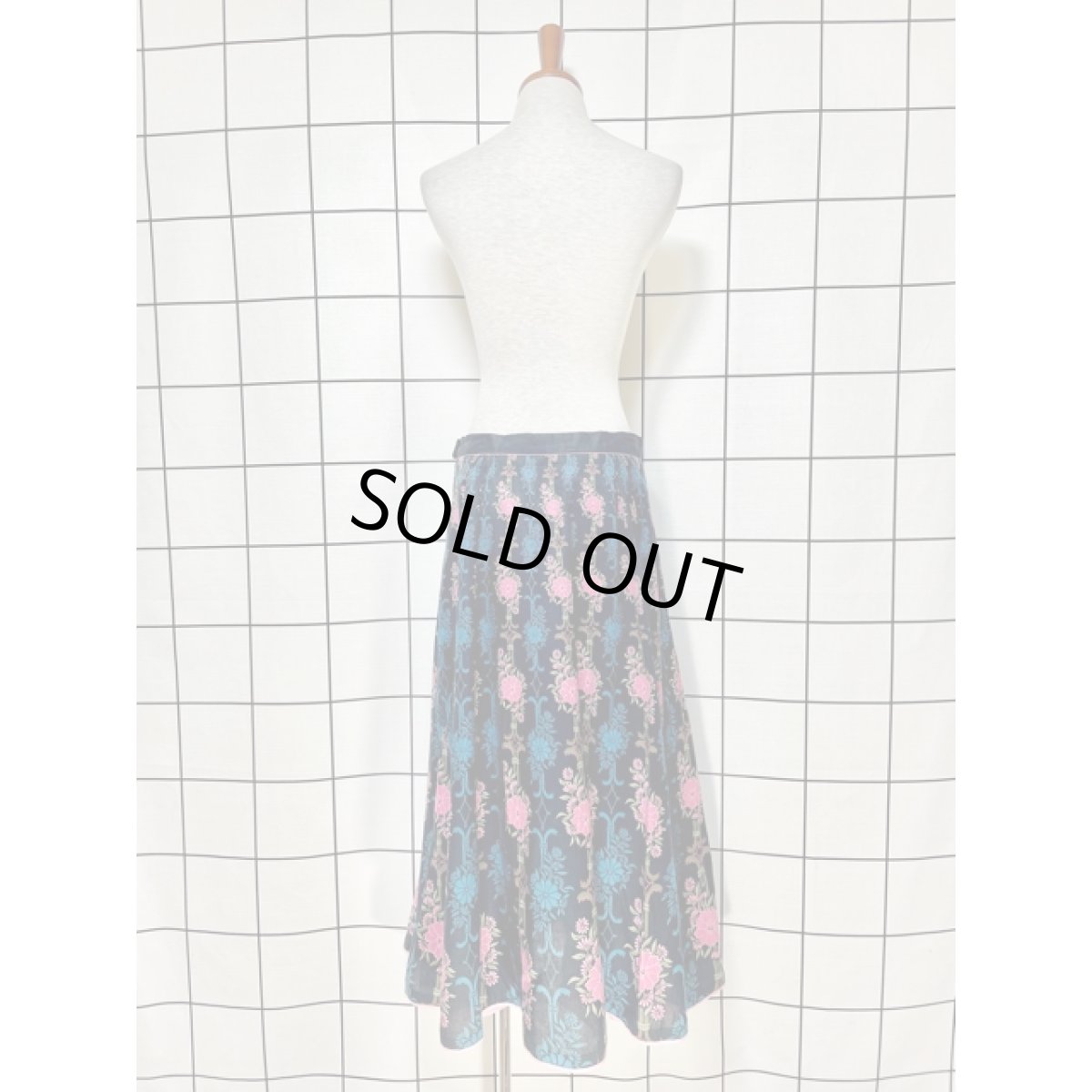 画像3: オーストリア製 花柄 ブラック ディアンドル チロルスカート ドイツ民族衣装 舞台 演劇 演奏会 フォークダンス オクトーバーフェスト (3)