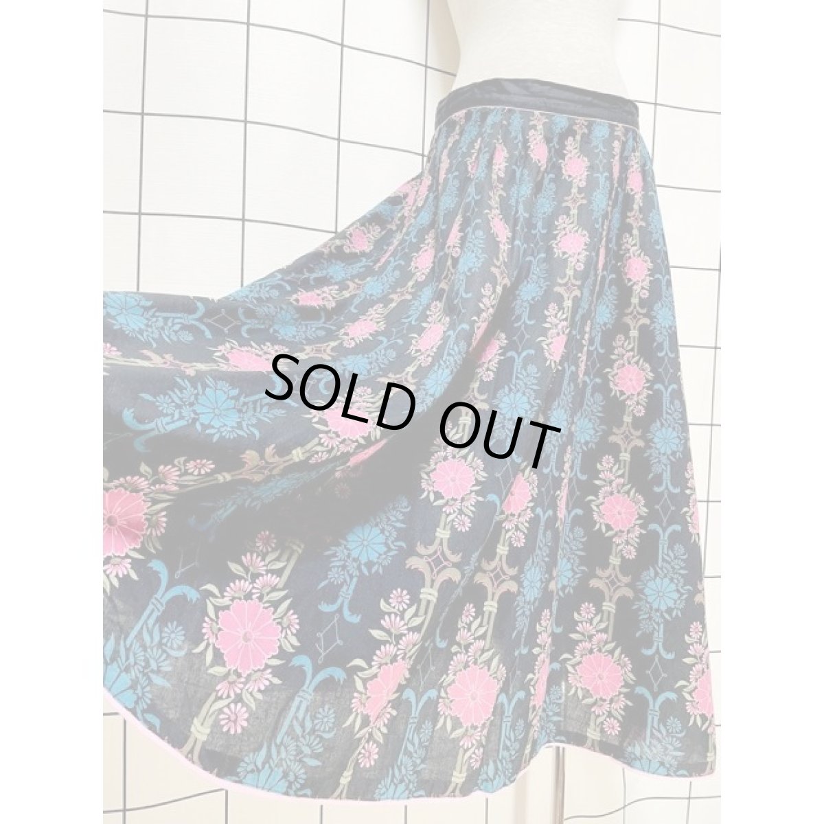 画像6: オーストリア製 花柄 ブラック ディアンドル チロルスカート ドイツ民族衣装 舞台 演劇 演奏会 フォークダンス オクトーバーフェスト (6)