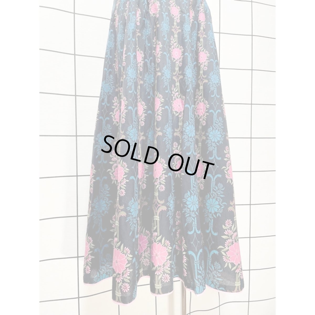 画像5: オーストリア製 花柄 ブラック ディアンドル チロルスカート ドイツ民族衣装 舞台 演劇 演奏会 フォークダンス オクトーバーフェスト (5)