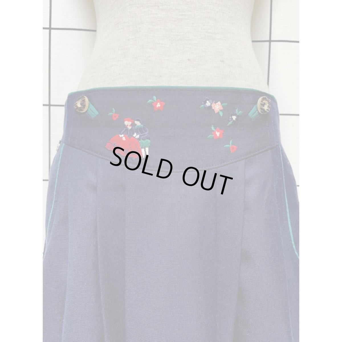 画像7: 民族衣装男女刺繍 花刺繍 ネイビー ウッド調ボタン ガーリー ディアンドル チロルスカート ドイツ民族衣装 舞台 演劇 演奏会 フォークダンス オクトーバーフェスト (7)